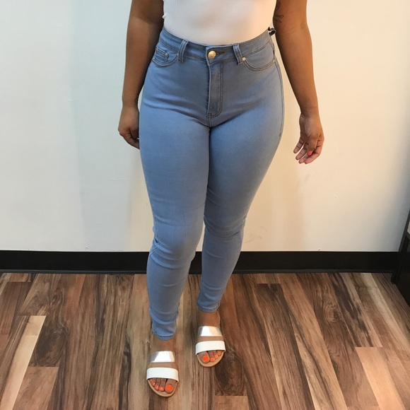 βΌοΈ Solid Highwaist Light Wash Stretch Denim Jean - Picture 3 of 8